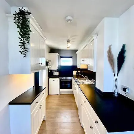 2 Bedroom House In Rhos-On-Sea Exterior photo