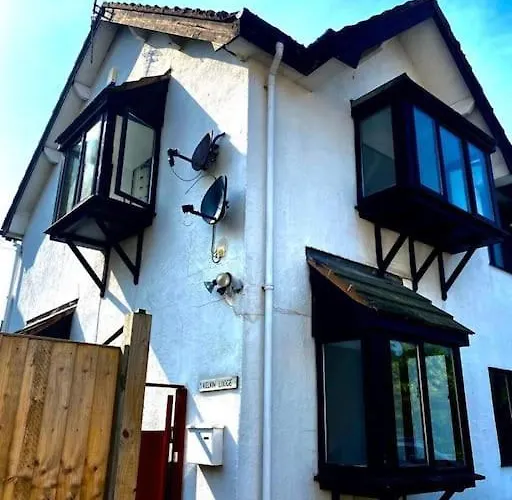2 Bedroom House In Rhos-On-Sea