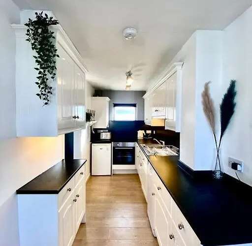 2 Bedroom House In Rhos-On-Sea